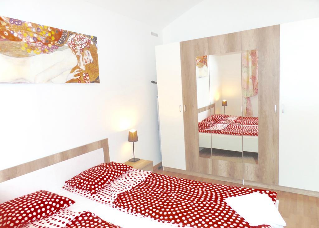 Old Town Apartments Прага Екстериор снимка