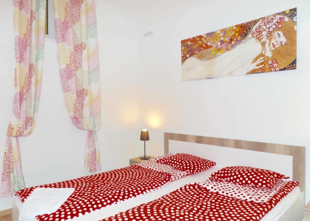 Old Town Apartments Прага Екстериор снимка